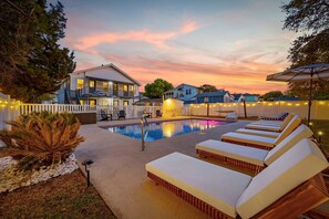 A heated pool - Bijou House Unit 1 - 5BR Unit w/ Heated Pool + Hot Tub (Walk to Beach) (North Myrtle Beach)