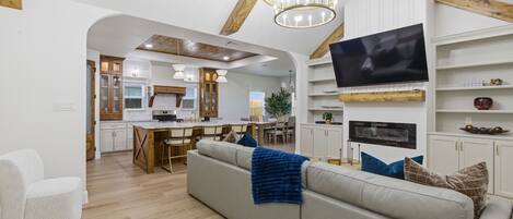 Smart TV y chimenea