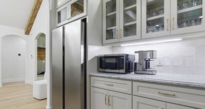 Brand-New Modern Home! Sleeps 10! 5 Min to Fort Worth Stockyards!