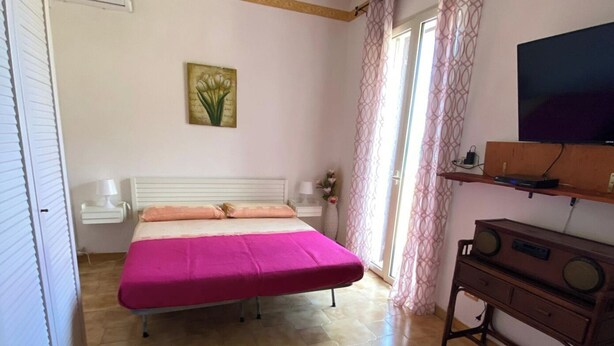 Unclassified image, 1 of 10, button - Apartment Sleeps 3 - Private Garden - Pets Welcome (Realmonte)