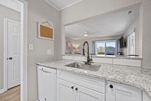 Interior - Lukey's Lagoon - 2BR 2.5BA - Ocean View - North Topsail Beach (North Topsail Beach)