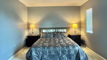 4 bedrooms, iron/ironing board, WiFi, bed sheets