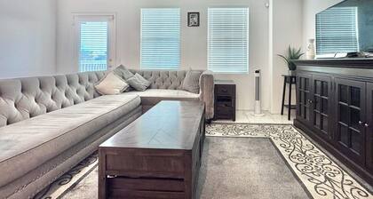 Peaceful 4-bedroom condo in most popular collection area