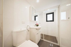 Towels, shampoo - 1 Langley Street Darlinghurst NSW 2010 (Sydney)