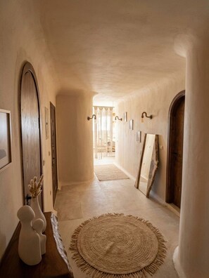 Interior - Luxury Front-Row Pyramid View | Steps from GEM & Ancient Wonders (Giza Governorate)
