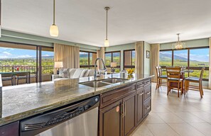 Interior - Remodeled Corner 2BR with Mountain and Golf Course Views (Lahaina)