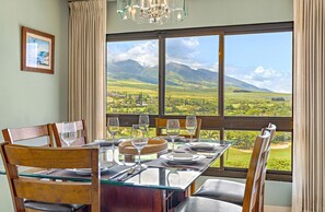 Dining - Remodeled Corner 2BR with Mountain and Golf Course Views (Lahaina)