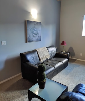 Living area - Fort Saskatchewan fully furnished  3 bedroom suite. (Fort Saskatchewan)