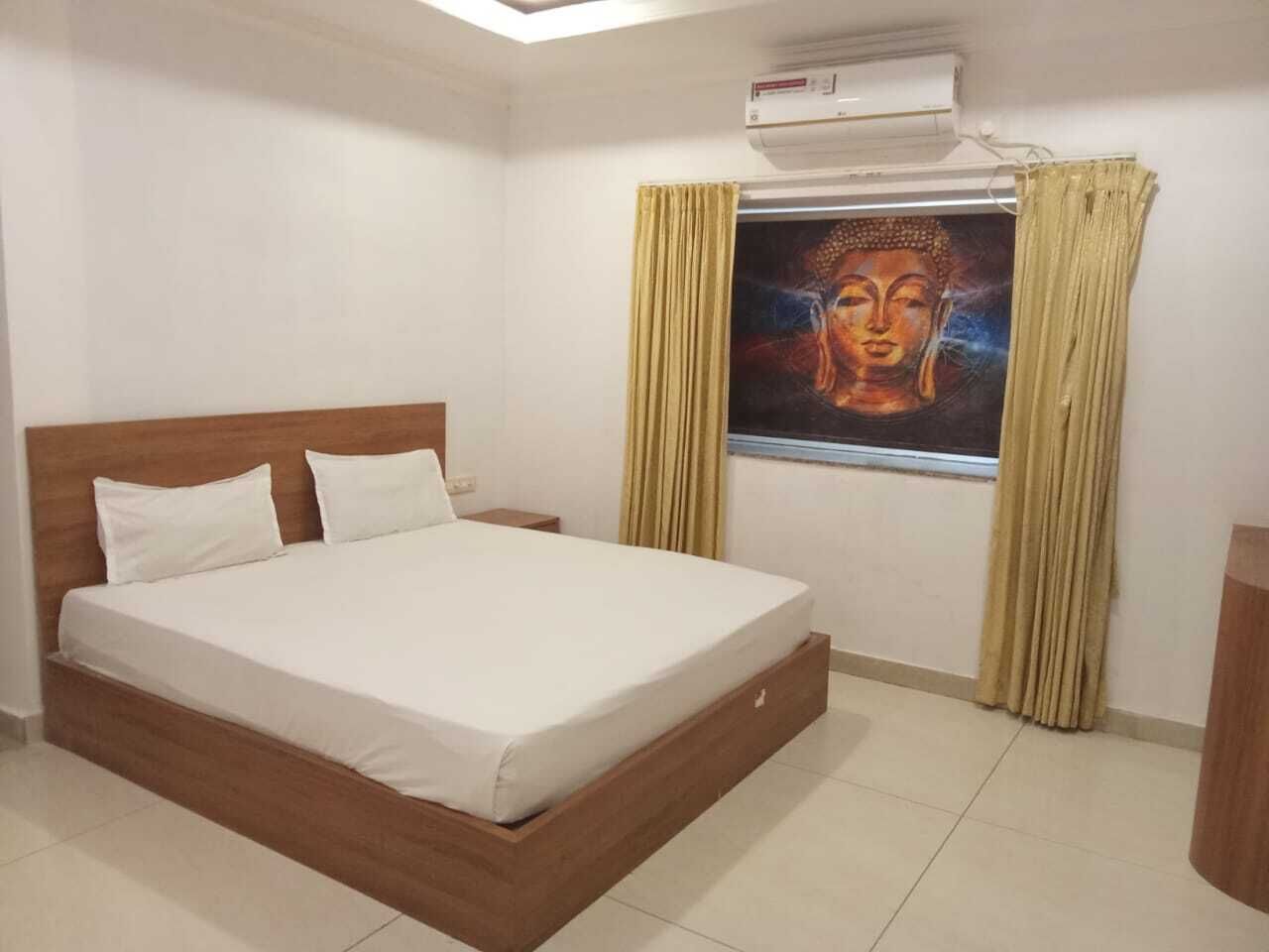 Deluxe Room | Desk, free WiFi