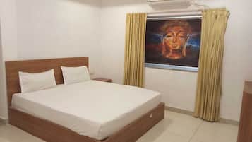 Deluxe Room | Desk, free WiFi