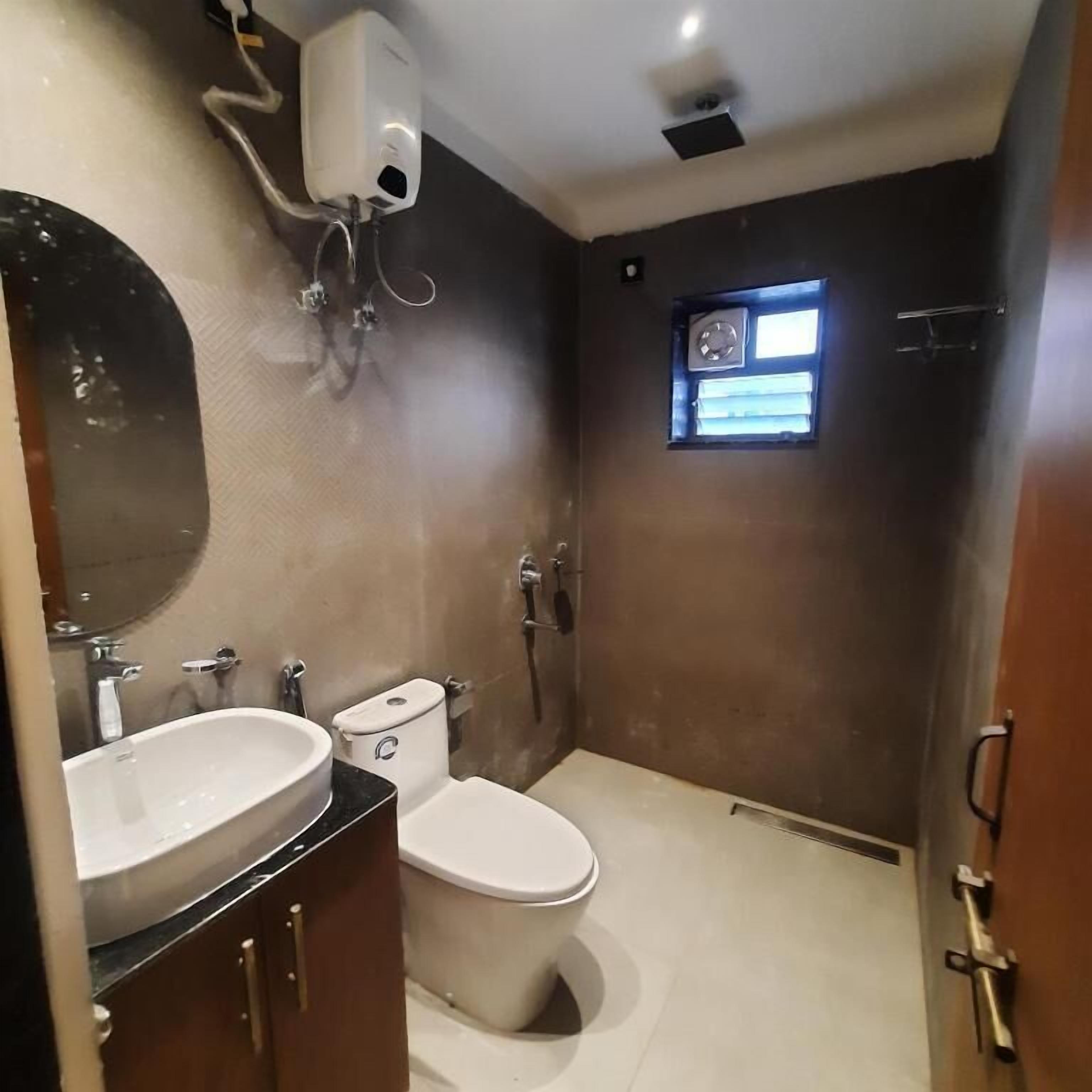 Ducha, toallas, jabón, shampoo