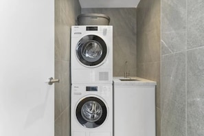 Interior - High-Rise Luxury Stay with Harbour Views – 51 Albert Street (Auckland Central)