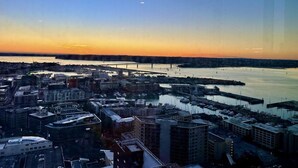 A cityscape with a river, bridges, and a marina. - High-Rise Luxury Stay with Harbour Views – 51 Albert Street (Auckland Central)