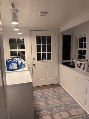 Unclassified image, 4 of 18, button - Beautiful 3-bedroom house with AC in charming Paducah. Just listed for Quilters! (Paducah)