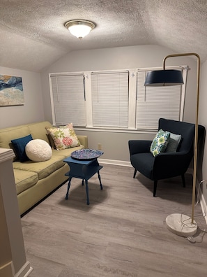 Unclassified image, 5 of 18, button - Beautiful 3-bedroom house with AC in charming Paducah. Just listed for Quilters! (Paducah)
