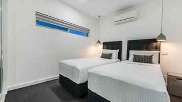 2 bedrooms, iron/ironing board, WiFi