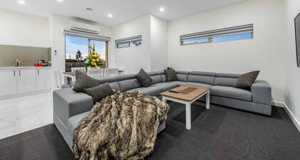 2 Bedroom Apartment Near Melbourne Airport