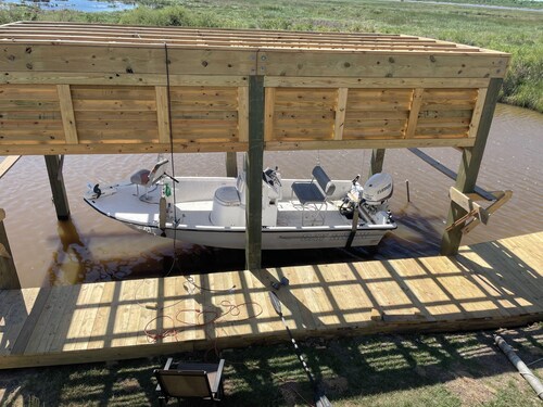 Beautiful 3-bedroom cabin with AC in peaceful Bolivar Peninsula