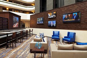 Interior - LAX Airport 1BR King Suite w/Breakfast, gym, pool (Los Angeles)
