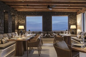 Dining - Nero Light-filled Suites (Santorini)