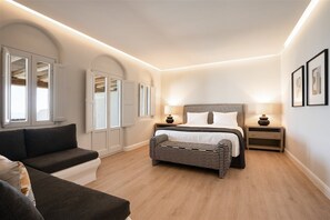 Room - Nero Light-filled Suites (Santorini)