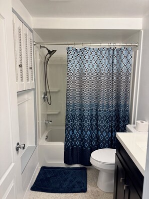 Bathroom - Cozy 3-bedroom house near the beach in Fort Myers (Fort Myers)