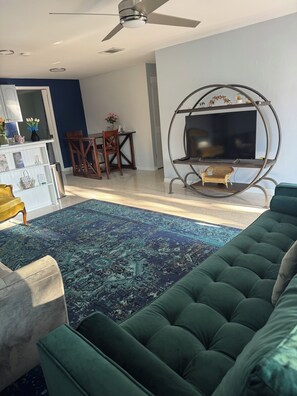 Living area - Cozy 3-bedroom house near the beach in Fort Myers (Fort Myers)