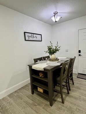 Dining -     Modern & Cozy Apartment Near Everything You Need! (Valrico)