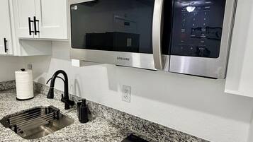 Coffee/tea maker, fridge, microwave, stovetop