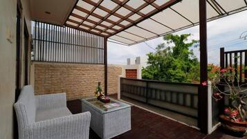 Villa, 2 soverom, bassengutsikt | Terrasse/patio