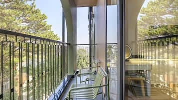 Deluxe Double Room, Hill View | Balcony view