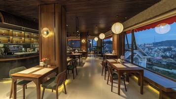 Bao gồm bữa sáng buffet hàng ngày