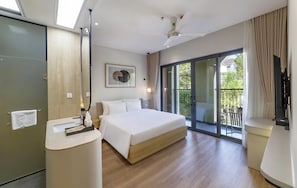 Deluxe Double Room, Hill View | Minibar, in-room safe, desk, blackout drapes - Soluna Dalat Hotel (Da Lat)