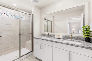 Shower, hair dryer, towels, shampoo - Seafoam Bliss | Townhome Steps to the Beach (Ocean City)