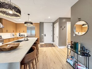 Fridge, microwave, oven, stovetop - Luxurious Frontgate - Resort Amenities, Heated Pool & Shuttle - Beaver Creek (Beaver Creek)