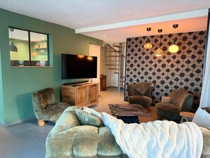 TV - 5-bedroom house, sea view, swimming pool (Fréjus)