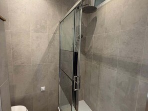 Shower, hair dryer, towels - 5-bedroom house, sea view, swimming pool (Fréjus)