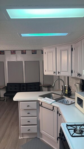 Private kitchen -  Cozy Tiny Mobile Home Near Disney (Davenport)