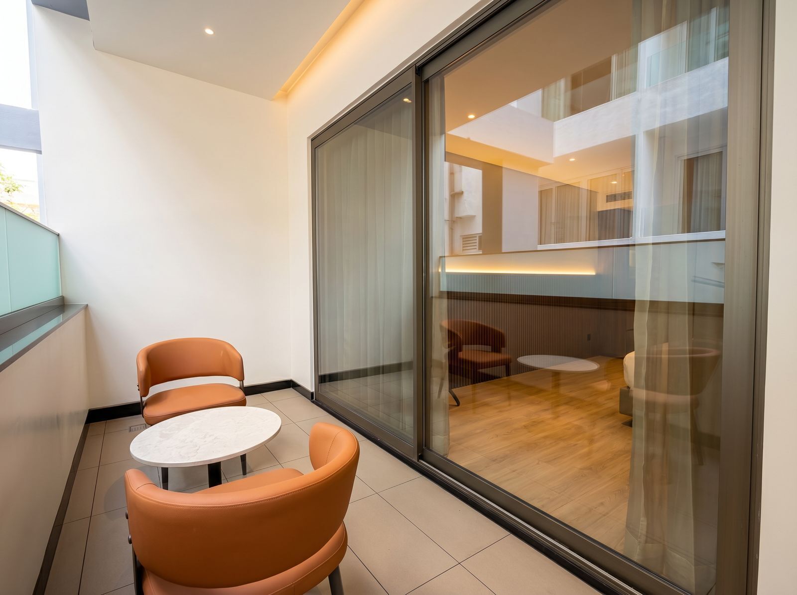In-room safe, laptop workspace, iron/ironing board, free WiFi