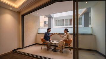 In-room safe, laptop workspace, iron/ironing board, free WiFi