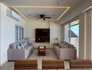 TV - Oceanfront Two bedroom -  Nautico1462 (Bajos de Chila)