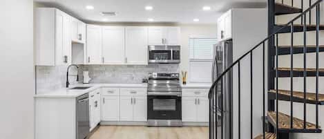 Cookware/dishes/utensils