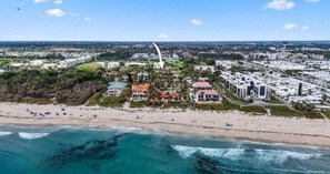 Beach - Beautiful Ocean Ridge Home - Steps to Beach - Turf Yard, Putting Green & Grill (Boynton Beach)