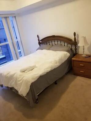 Room - Spacious condo in the Downtown Toronto entertainment district (Toronto)