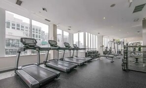 Fitness facility - Spacious condo in the Downtown Toronto entertainment district (Toronto)