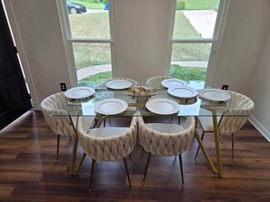 Dining - Spacious 4-bedroom house close to the games and Atlanta Village (Atlanta)