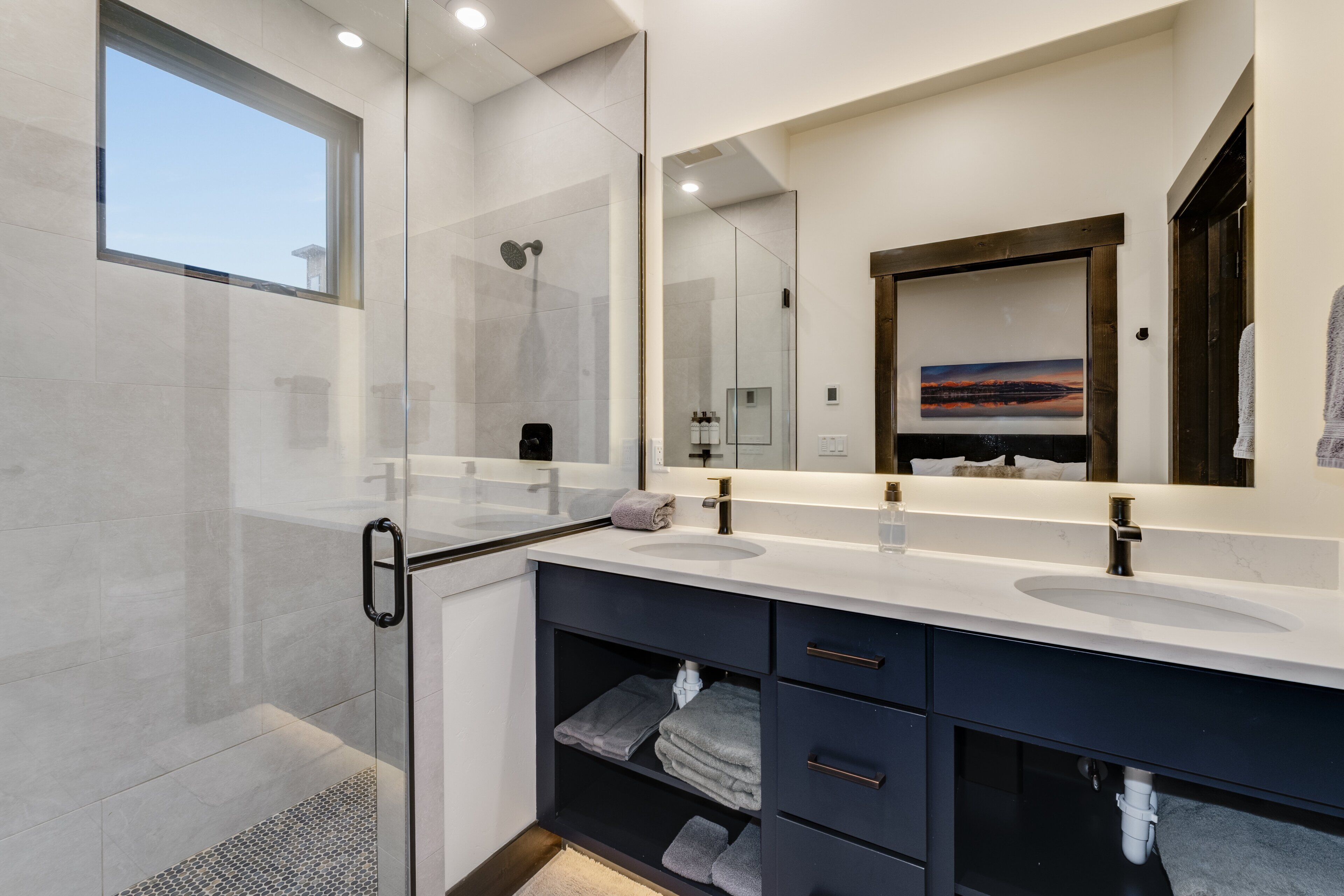 Shower, hair dryer, towels