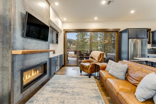 New! Ski-In/Ski-Out Chalet | Chair 3 | Hot Tub | Slopes View | Sleeps 8