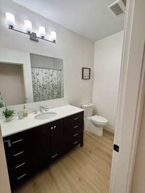 Bathroom - 2 Bedroom Guest Suite in Kelowna (Kelowna)