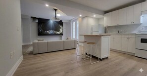 Interior - 2-bedroom Basement apartment close lake Ontario-south shell beach (Oakville)